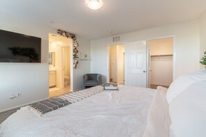 3 室のベッドルーム、アイロン / アイロン台、WiFi (無料)、ベッドシーツ