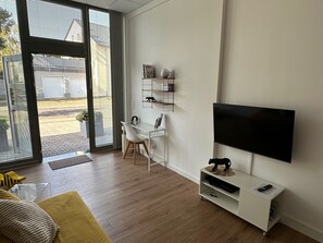 Smart TV, video games