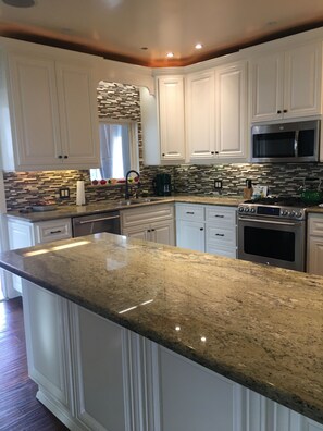 Geladeira, fogão, cooktop