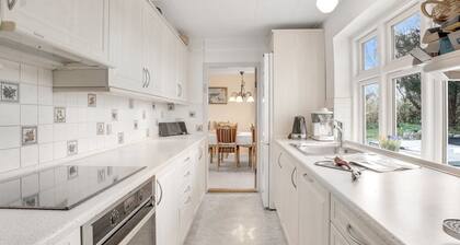 "Albertine" - 600m from the sea by Interhome