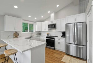 Fridge, microwave, oven, stovetop - Gorgeous Poulsbo Lakefront Home with Dock & Kayaks!! (Poulsbo)