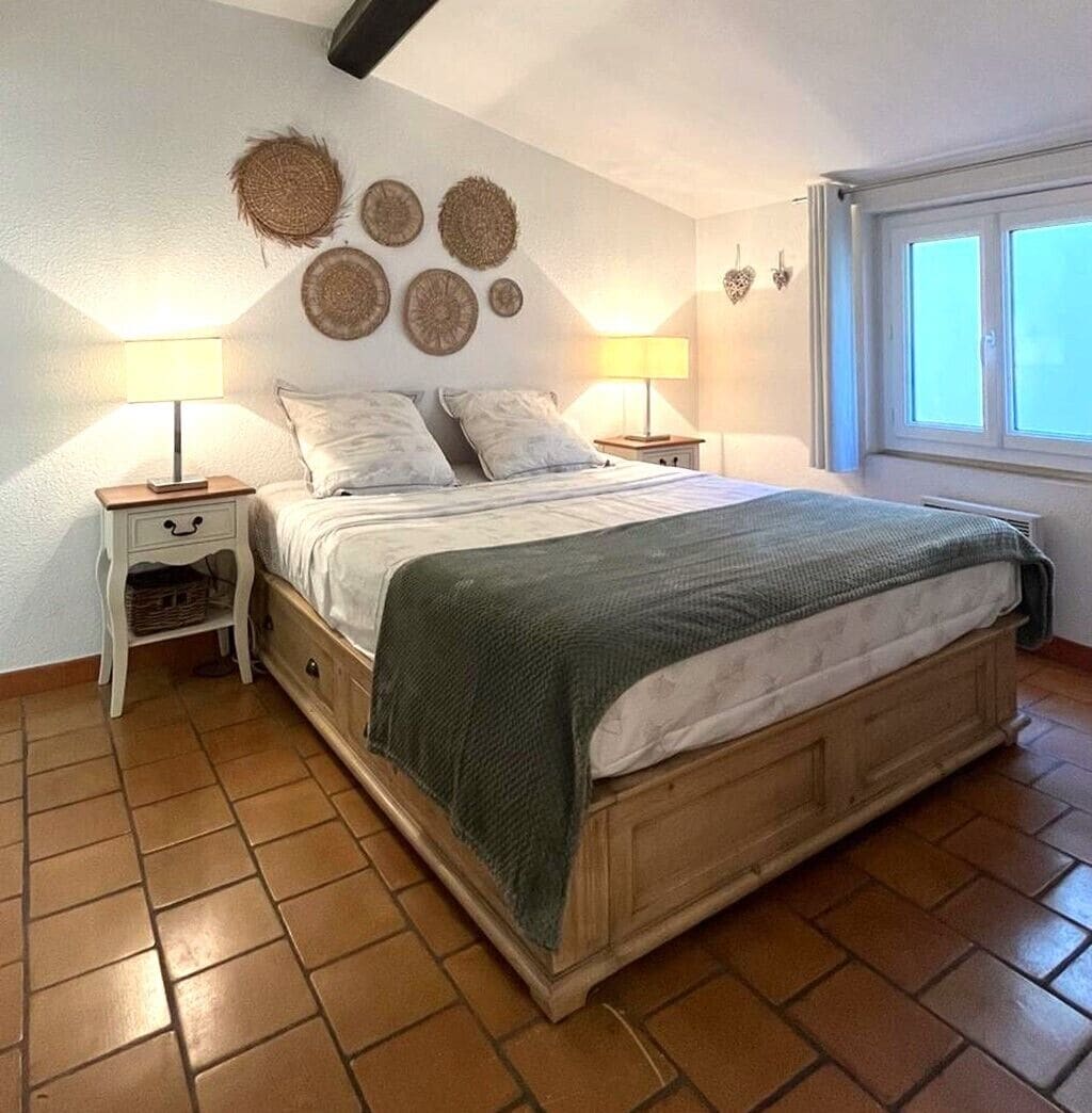 1 chambre, coffres-forts dans les chambres, fer et planche à repasser