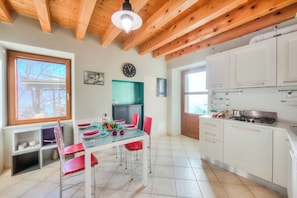 Family House, 3 Bedrooms, 2 Bathrooms, Mountainside (Faby House On Hilly Area & Lake View) | Private kitchen | Fridge, microwave, oven, stovetop - Faby House On Hilly Area And Lake View (Gargnano)