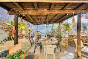 Family House, 3 Bedrooms, 2 Bathrooms, Mountainside (Faby House On Hilly Area & Lake View) | Outdoor dining
