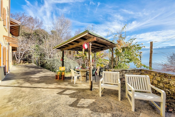 Maison Familiale, plusieurs chambres, 2 salles de bains (Faby House On Hilly Area & Lake View) | Terrasse/Patio