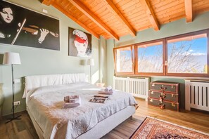 Perhetalo, 3 makuuhuonetta, 2 kylpyhuonetta, vuorten lähellä (Faby House On Hilly Area & Lake View) | 3 makuuhuonetta