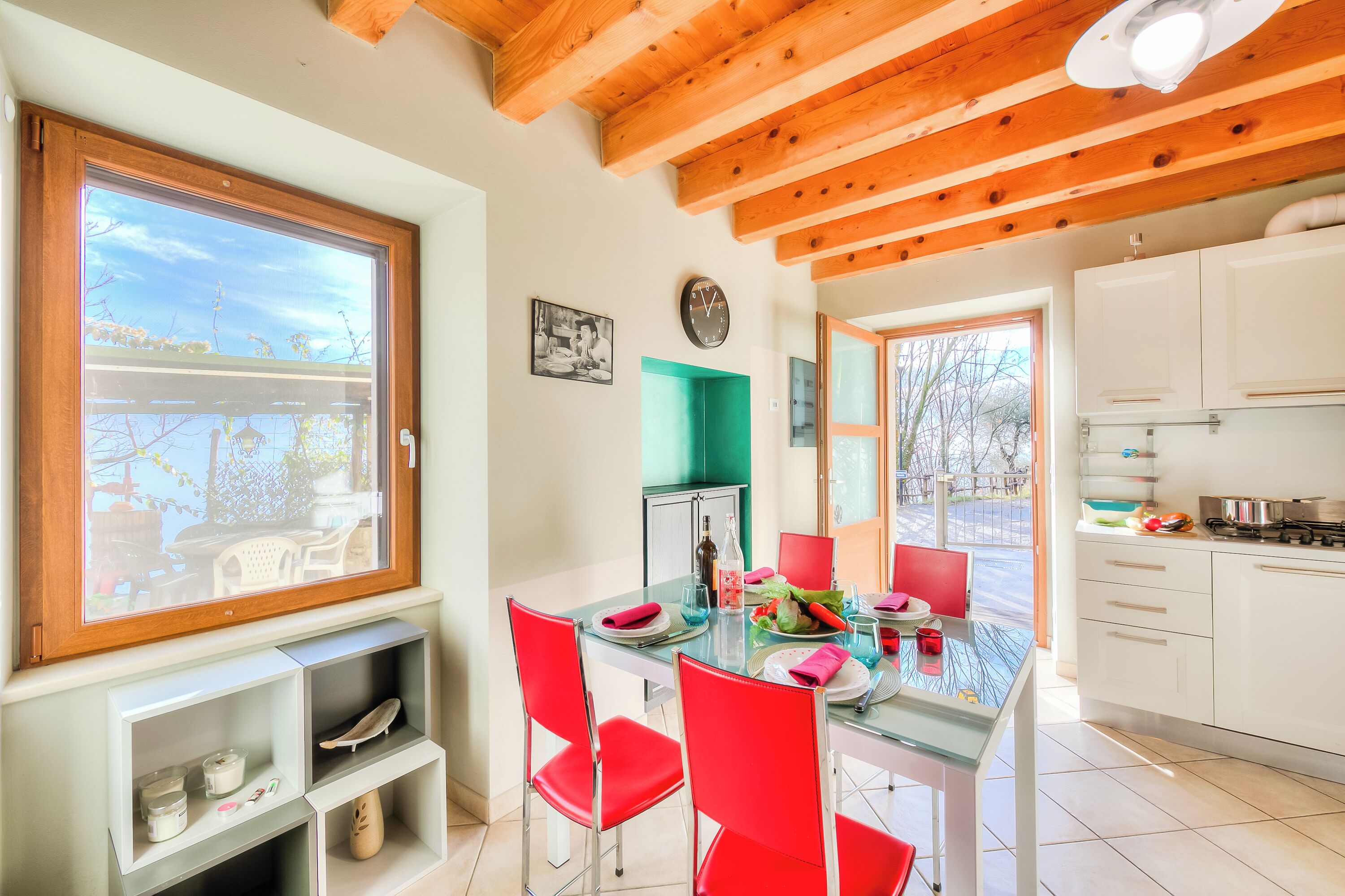 Family House, 3 Bedrooms, 2 Bathrooms, Mountainside (Faby House On Hilly Area & Lake View) | Dining