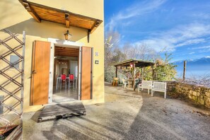Maison Familiale, plusieurs chambres, 2 salles de bains (Faby House On Hilly Area & Lake View) | Restauration extérieure