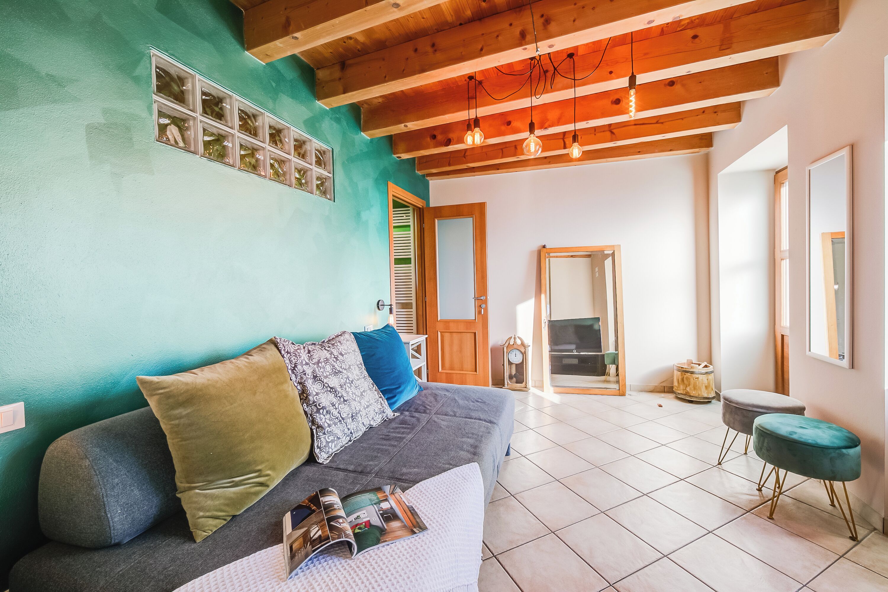 Televisión de pantalla plana de 21 pulgadas con canales por cable 