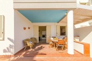 Casa família, vários quartos, 2 banheiros (Villetta Relax with pool in residence) | Opções para refeição ao ar livre