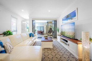 Living area - Burleigh Bliss Beach Retreat - 200m to Beach - Pet Friendly - 3bed3bath (Burleigh Heads)