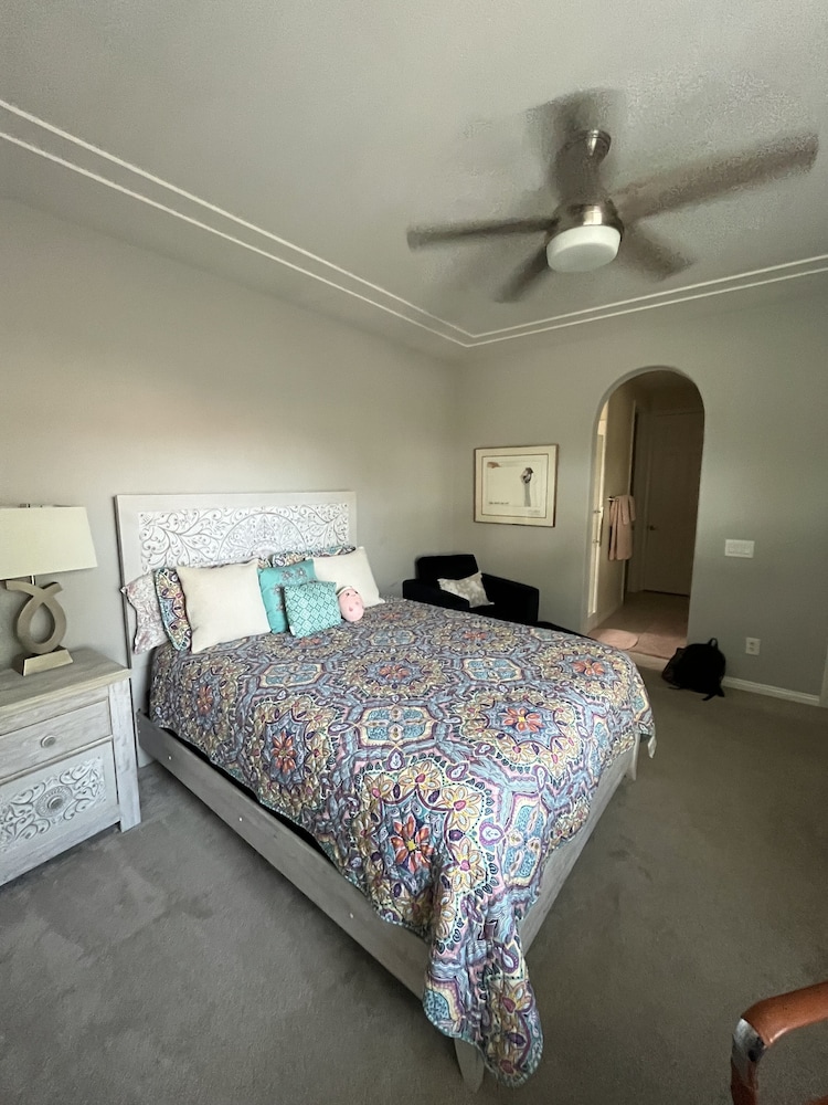 Beautiful & spacious homegated community. Private yard w/salt water