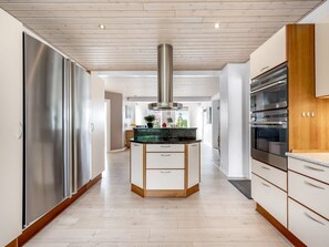 Kühlschrank, Mikrowelle, Ofen, Geschirrspüler