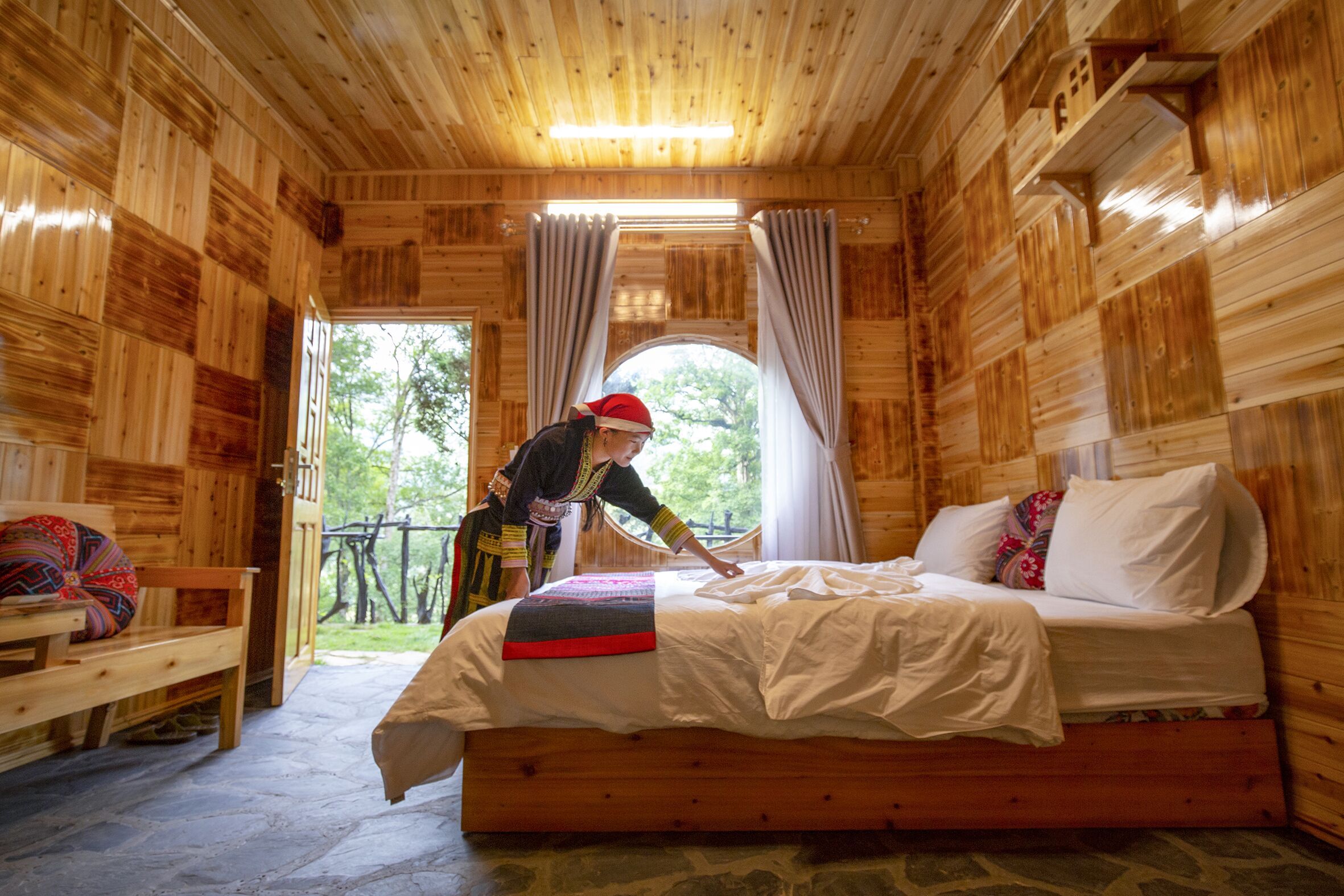 Luxury Double Room, 1 King Bed, Mountain View | Premium bedding, down comforters, pillowtop beds, soundproofing