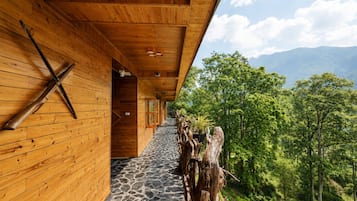 Familien-Vierbettzimmer, Balkon, Bergblick | Balkon