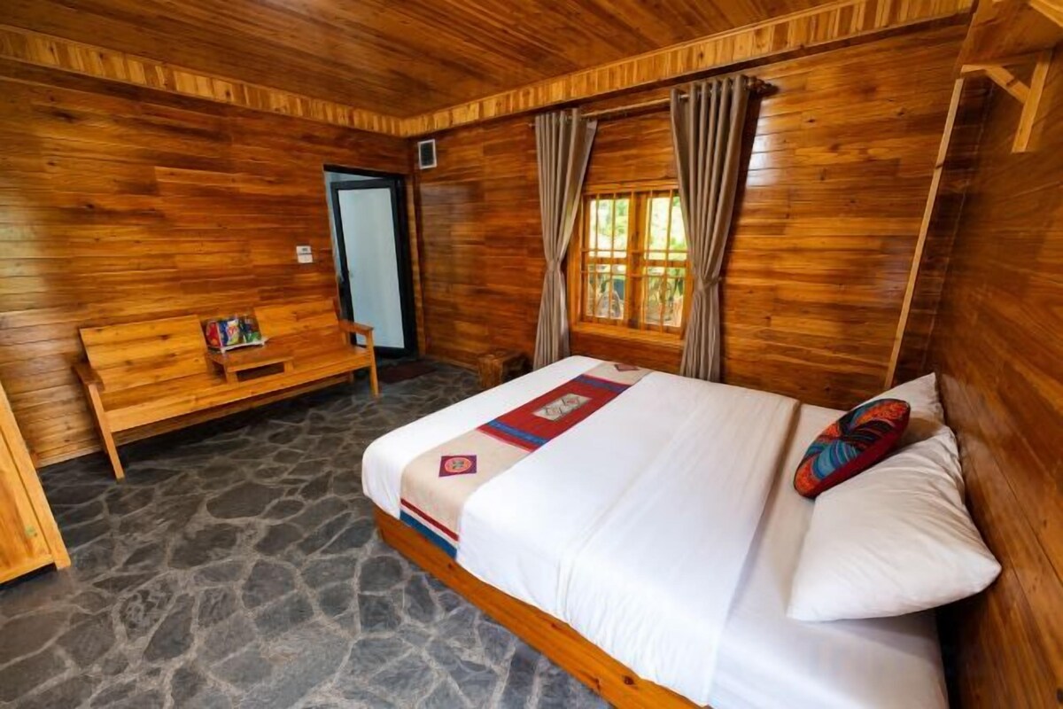 Premium bedding, pillowtop beds, soundproofing, WiFi (free)
