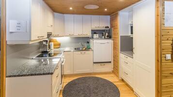 Kühlschrank, Mikrowelle, Geschirrspüler, Hochstuhl