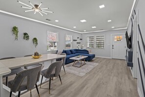 Luxe huis, 4 slaapkamers, terras | Dineren op de kamer