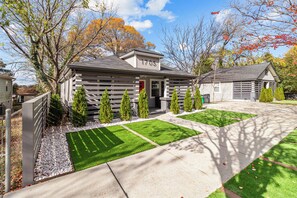 Front of property - Charlotte Retreat Luxury 4BR Heaven (Charlotte)