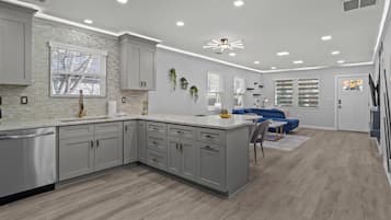 Luxury House, 4 Bedrooms, Terrace | Private kitchen