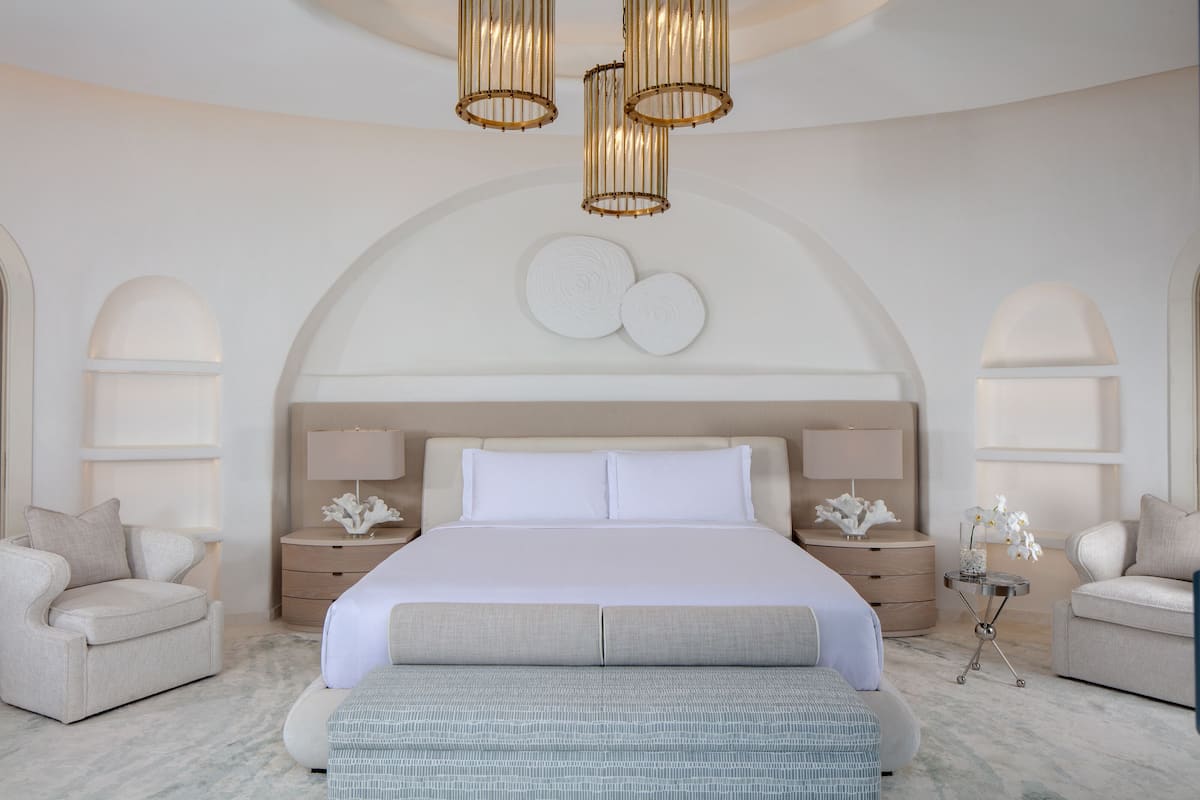 Suite (Royal Santorini Duplex) | Ropa de cama de alta calidad, minibar, cortinas opacas
