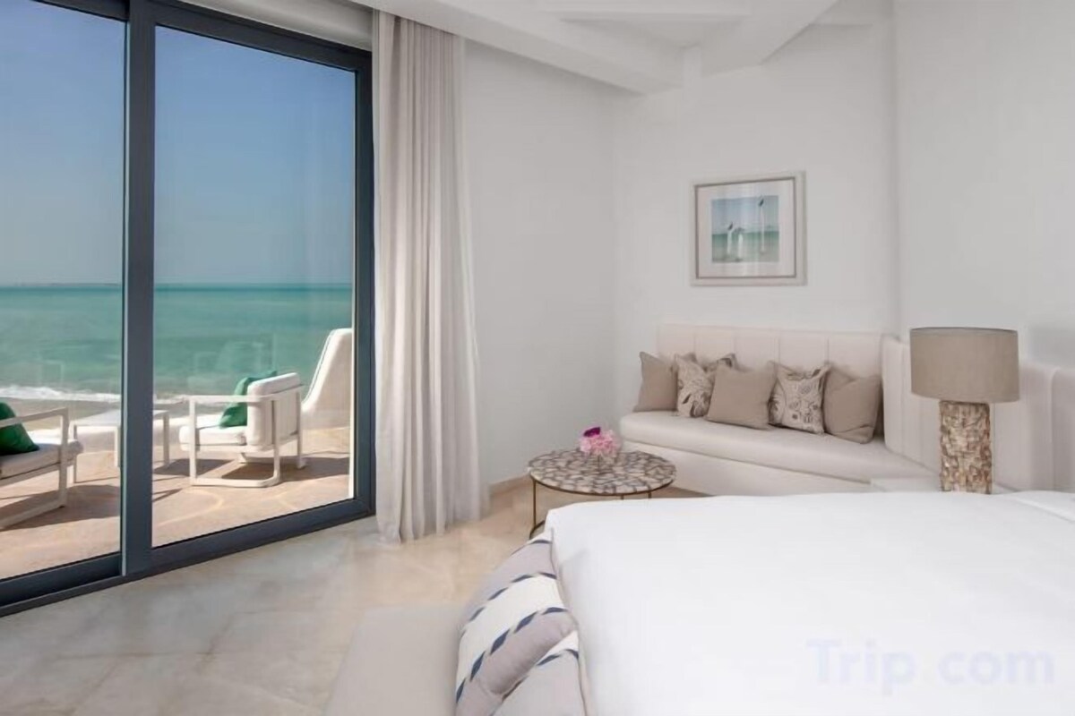 Ropa de cama de alta calidad, minibar y cortinas blackout 