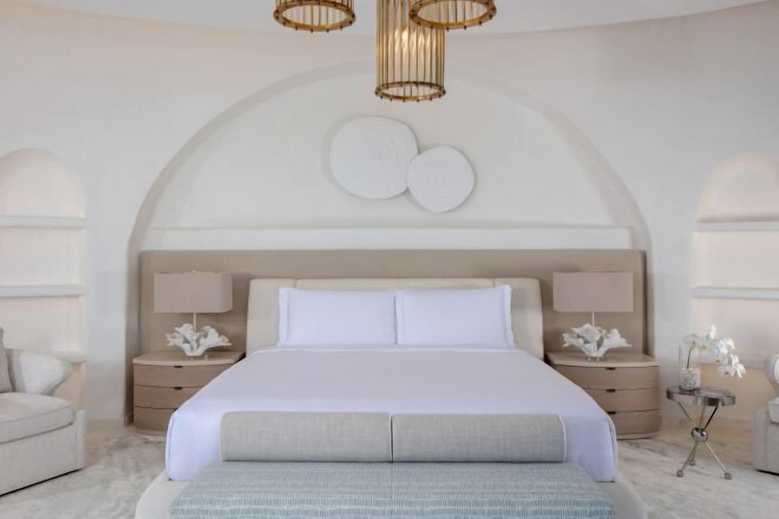 Premium bedding, minibar, blackout drapes, soundproofing