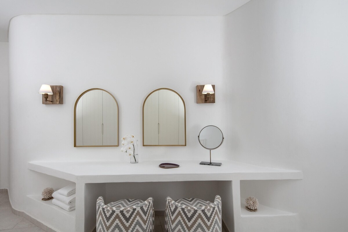 Oia Sea View Room | Premium bedding, minibar, blackout curtains, soundproofing