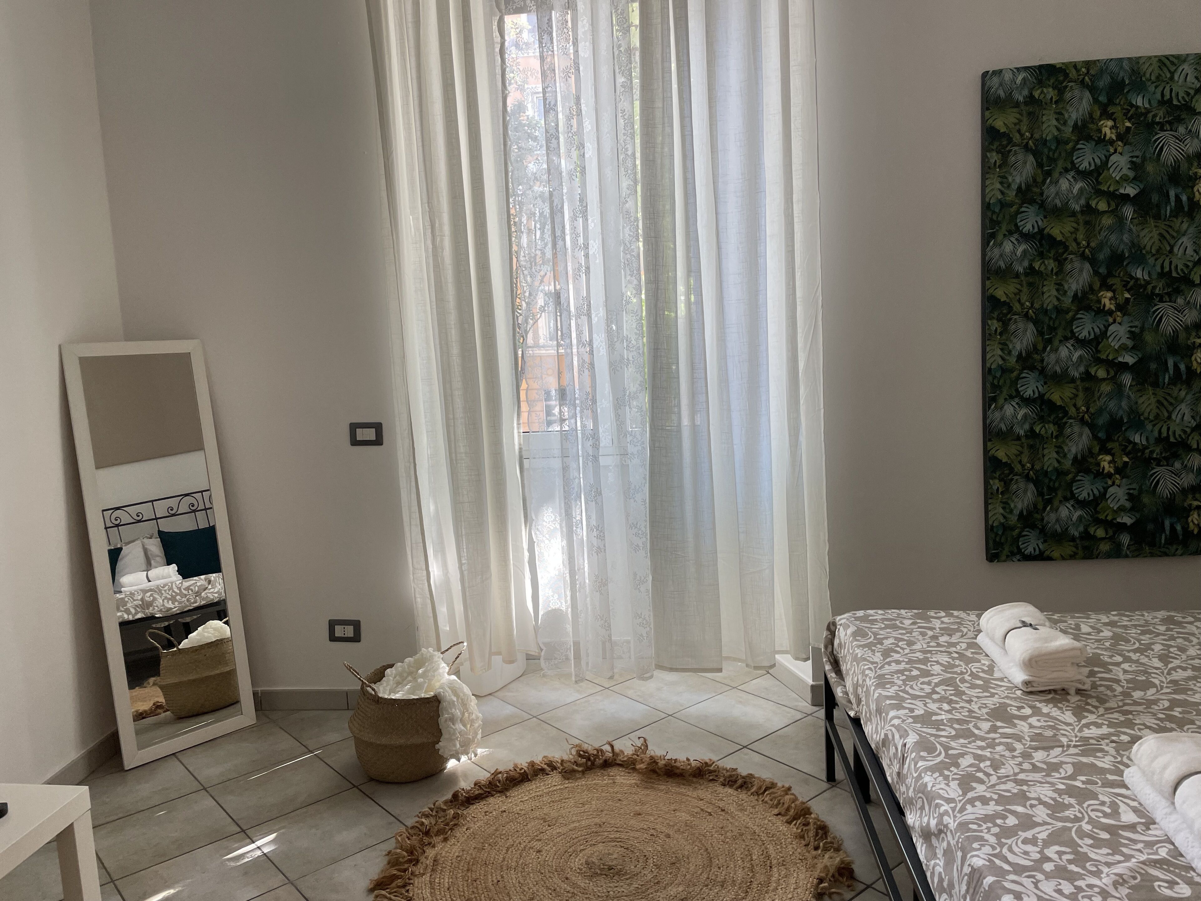 2 habitaciones, tabla de planchar con plancha y cuna de viaje 