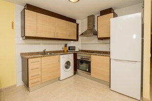 Fridge, microwave, oven, coffee/tea maker