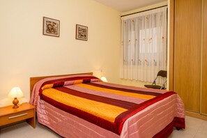 2 bedrooms, bed sheets - Maestro Roca Playavacaciones (Peñiscola)