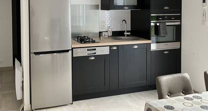 Charmante maison en bordure de foret et bout d'impasse proche plage et commerces