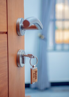 A door with a keyhole and a key labeled "Room 610". - Teranga Lodge & Restaurant (Mitumba)