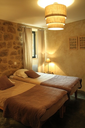 Family Apartment | 2 bedrooms, iron/ironing board, free WiFi