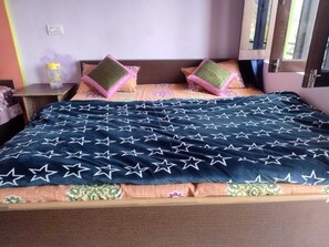 Standard Double Room | Egyptian cotton sheets, premium bedding, down comforters, free WiFi - Pine Tree Homestay (Ukhimath)