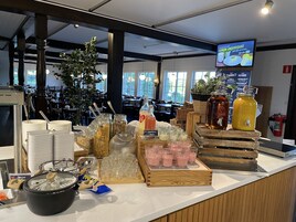 Free buffet breakfast on weekends