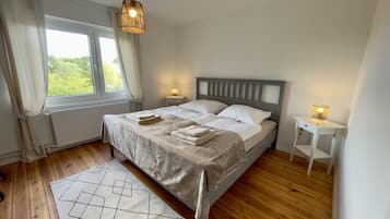 2 bedrooms, desk, travel crib, free WiFi