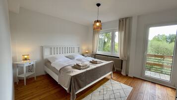 2 bedrooms, desk, travel cot, free WiFi