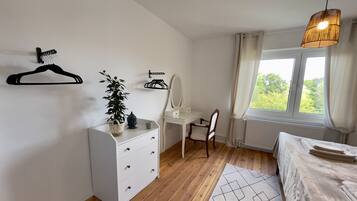 2 Schlafzimmer, Schreibtisch, Reisekinderbett, kostenloses WLAN