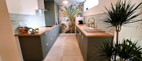 冰箱、微波炉、烤箱、炉灶