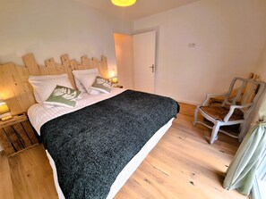 2 chambres, fer et planche à repasser, lit parapluie, Wi-Fi gratuit