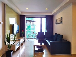 Deluxe Apartment | Living area | Flat-screen TV - GentingTop BreezyColdSty2R2B GrdIonDelmn (Genting Highlands)