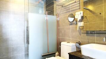 Deluxe Apartment | Bathroom