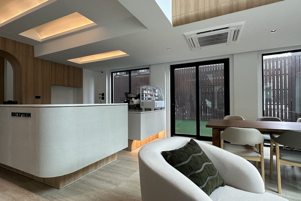 Jace Ratchada Hotel
