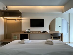 Blackout curtains, free WiFi, bed sheets - Jace Hotel (Bangkok)