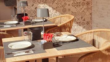 TĂ€gliches inbegriffenes FrĂŒhstĂŒcksbuffet