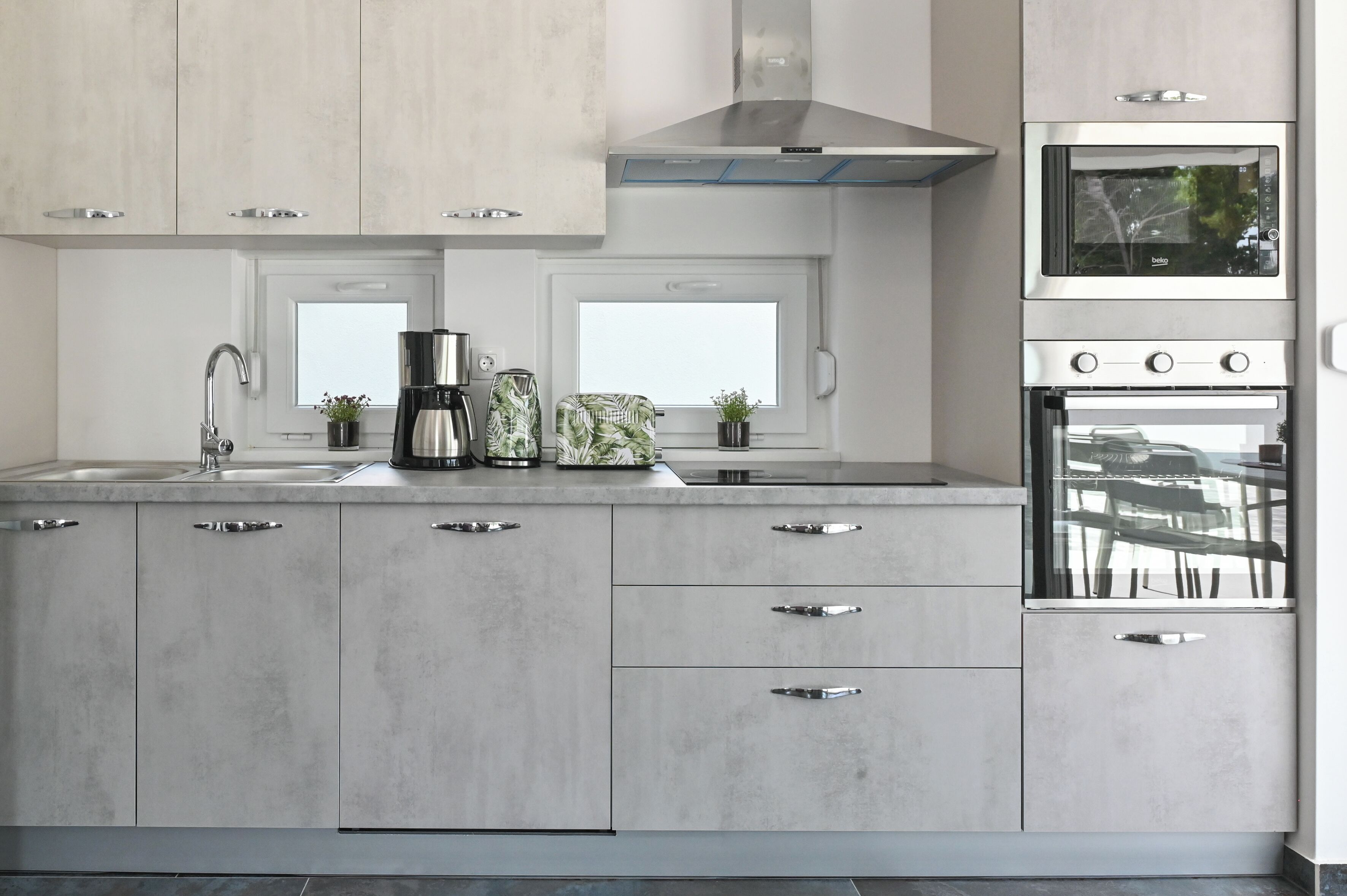 雪櫃、微波爐、焗爐、爐具