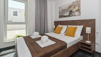6 bedrooms, in-room safe, desk, iron/ironing board