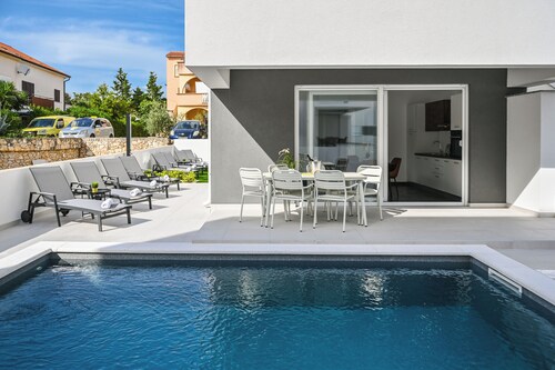 Villa for 20 with Private Pool 