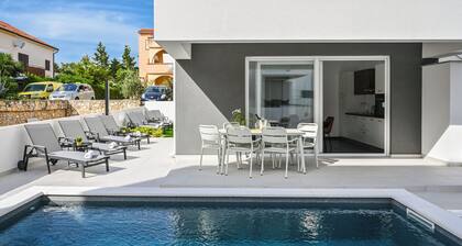 Villa for 20 with Private Pool